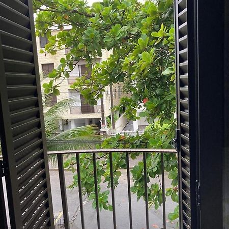 Apartamento Praia Da Enseada Гуаружа Екстериор снимка