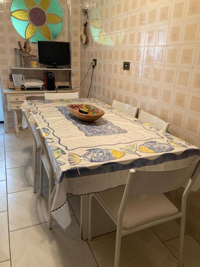 Apartamento Praia Da Enseada Гуаружа Екстериор снимка