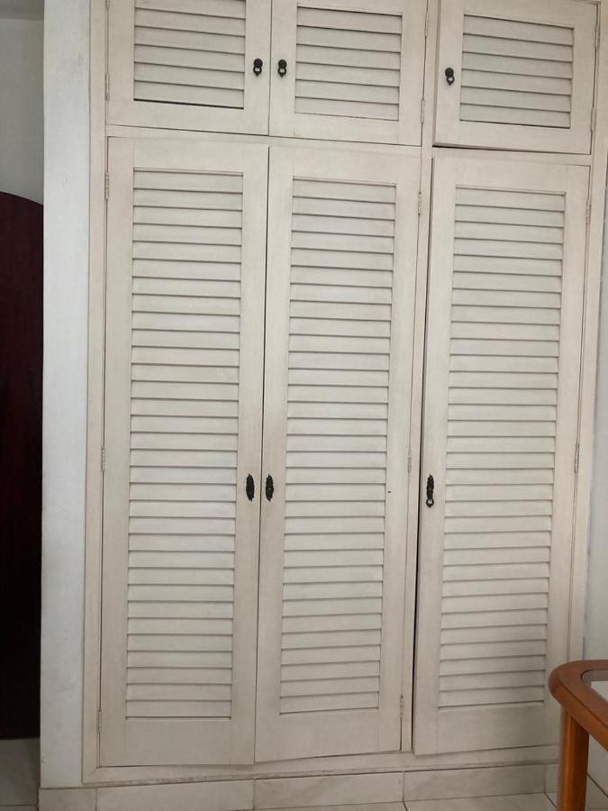 Apartamento Praia Da Enseada Гуаружа Екстериор снимка